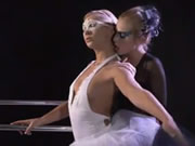 兩個年輕芭蕾舞演員互相愛撫舔乳誘惑