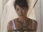 日本新娘被在地上鬼畜綁調